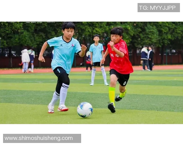 从绿茵场到人生赛场：足球明星教你如何在生活中踢出精彩与胜利