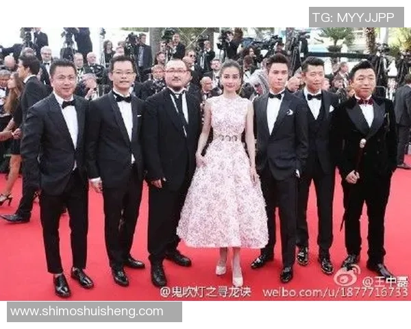 如何有机会与足球球星亲密合影并抓住这个难得的机会