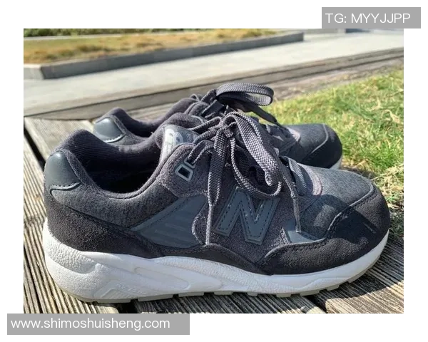 新百伦足球鞋球星上脚瞬间展示实力与风采打造运动与时尚的完美融合