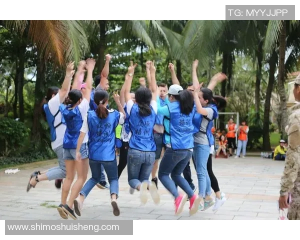 球星卡足球班长的成长之路与团队合作精神的培养