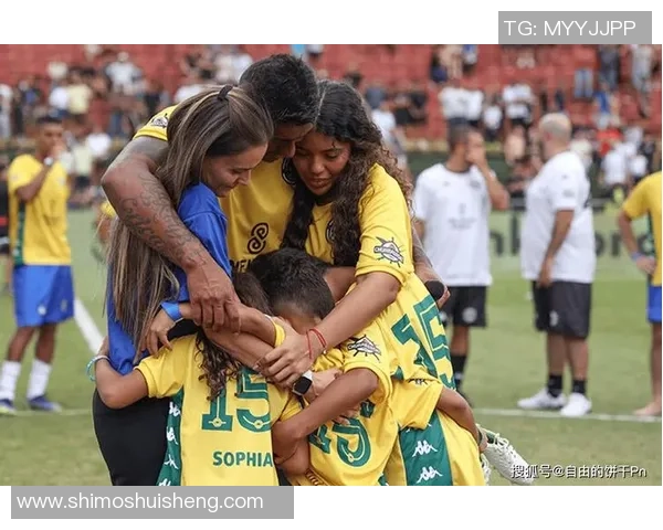 足球传奇巨星离世震动全球球迷 世界足坛失去一位永恒的英雄